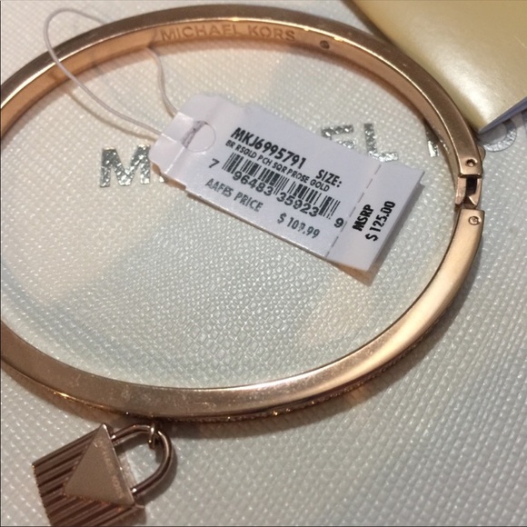Michael Kors Pave Rose gold tone charm bangle NWT - Picture 4 of 8